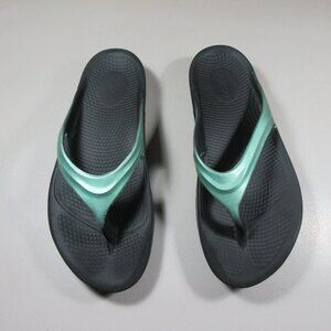 Oofos womens black an emerald Oolala thong Recovery sandals 10 M